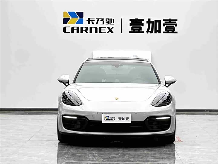 Фото 2 - Porsche Panamera