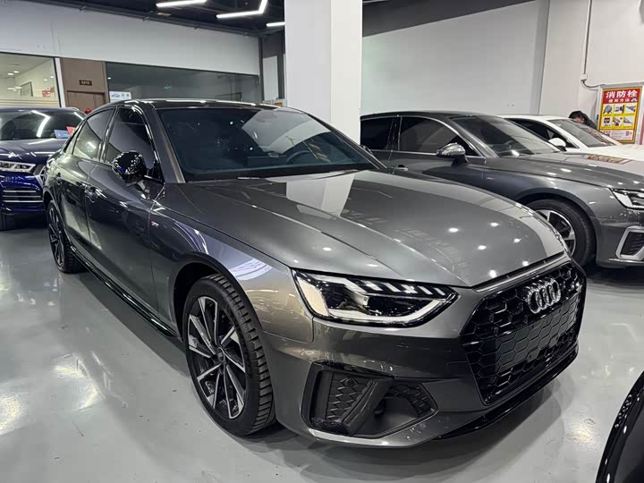 Фото 2 - Audi A4L