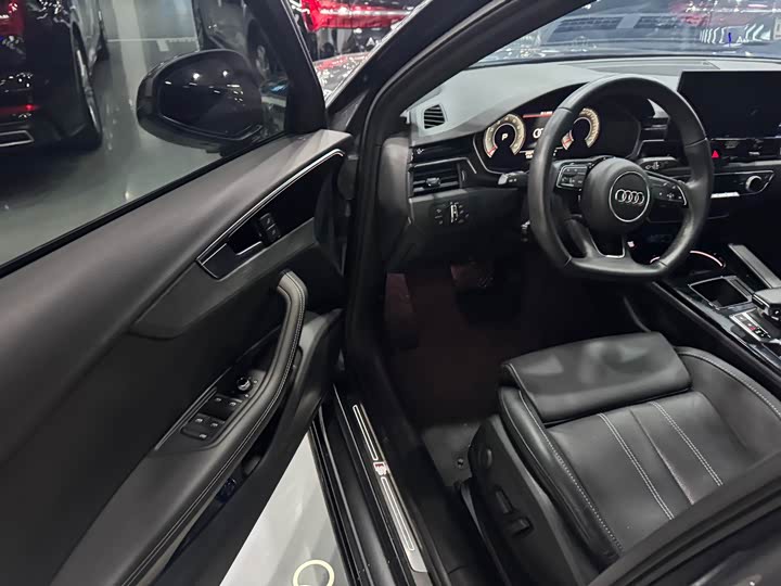 Фото 3 - Audi A4L