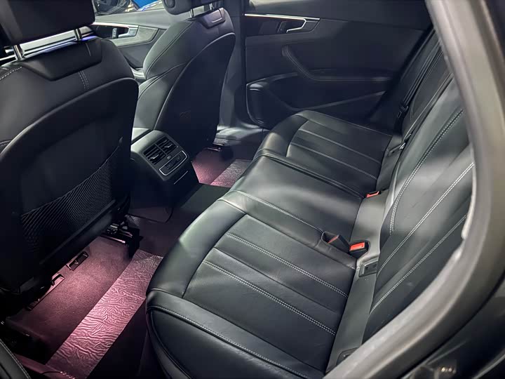 Фото 5 - Audi A4L