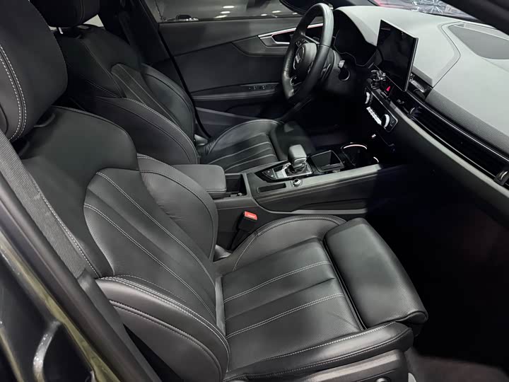 Фото 6 - Audi A4L