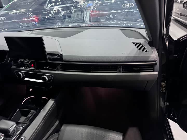 Фото 7 - Audi A4L
