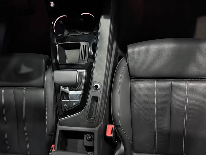 Фото 8 - Audi A4L