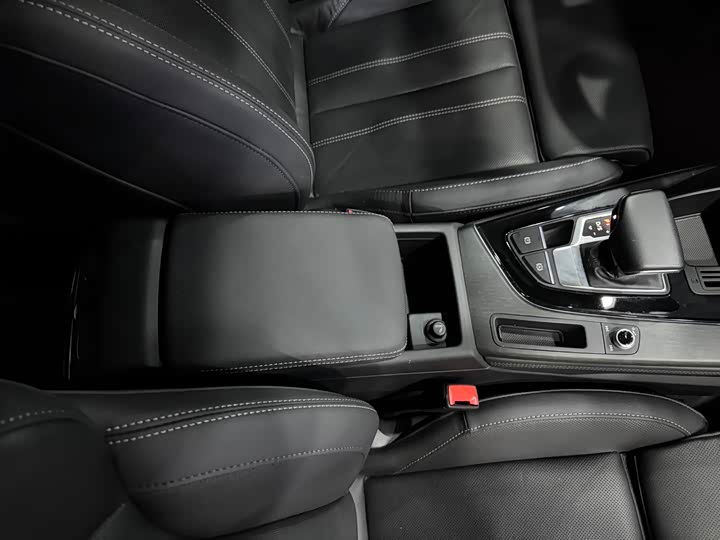 Фото 9 - Audi A4L