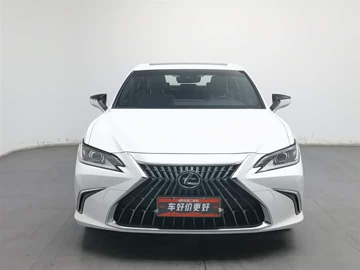 Фото 3 - Lexus ES