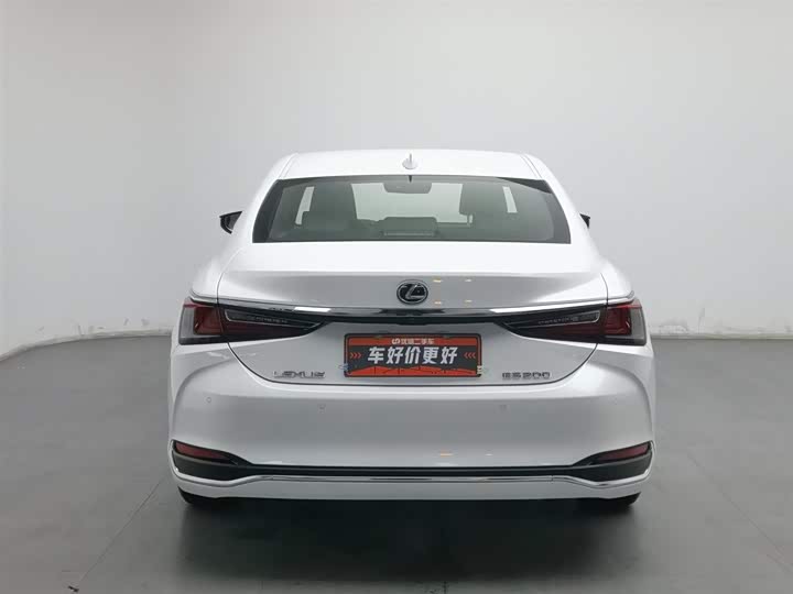 Фото 4 - Lexus ES