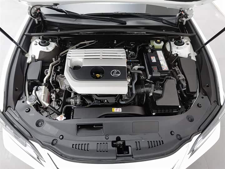 Фото 6 - Lexus ES