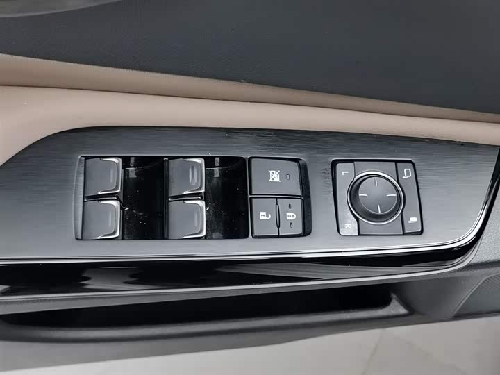 Фото 9 - Lexus ES