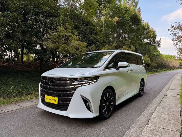 Фото 1 - Toyota Alphard