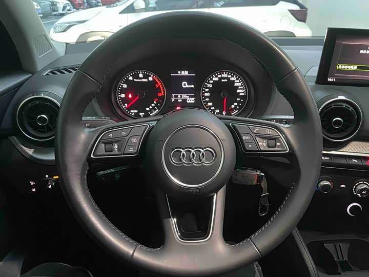 Фото 8 - Audi Q2L