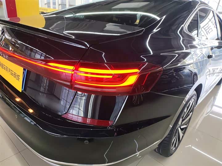 Фото 8 - Volkswagen Passat