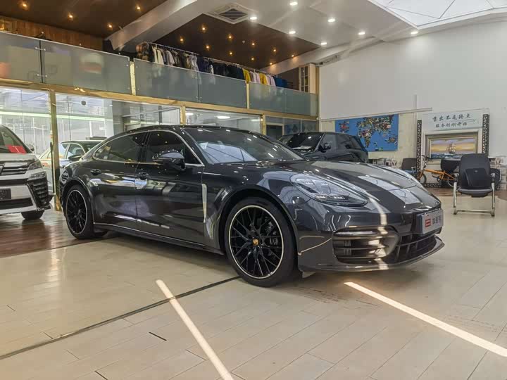 Фото 3 - Porsche Panamera