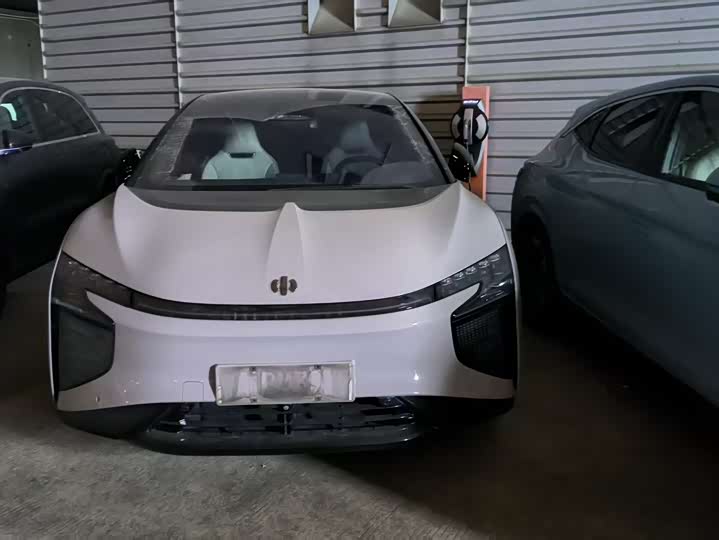 Фото 2 - HiPhi X