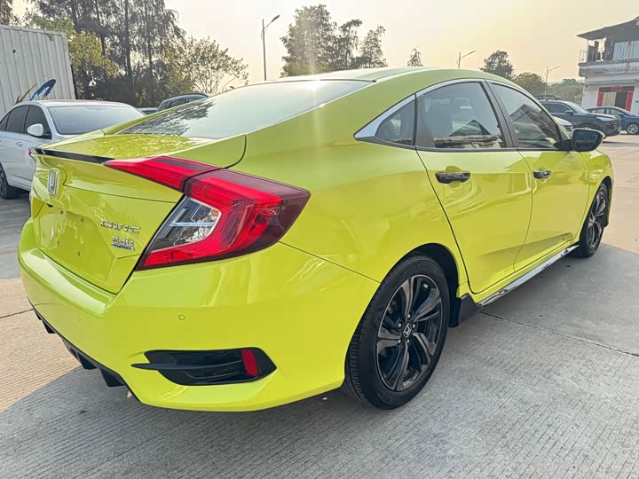 Фото 4 - Honda Civic