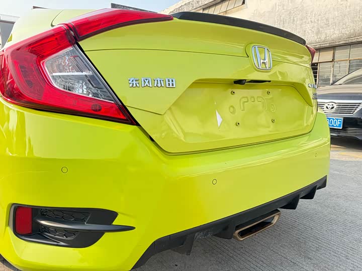 Фото 8 - Honda Civic