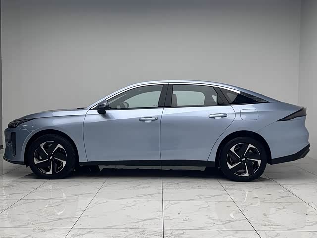 Фото 2 - Geely Galaxy L6