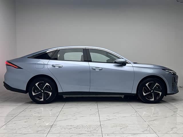 Фото 3 - Geely Galaxy L6