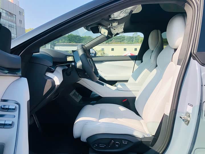 Фото 8 - XPeng P7