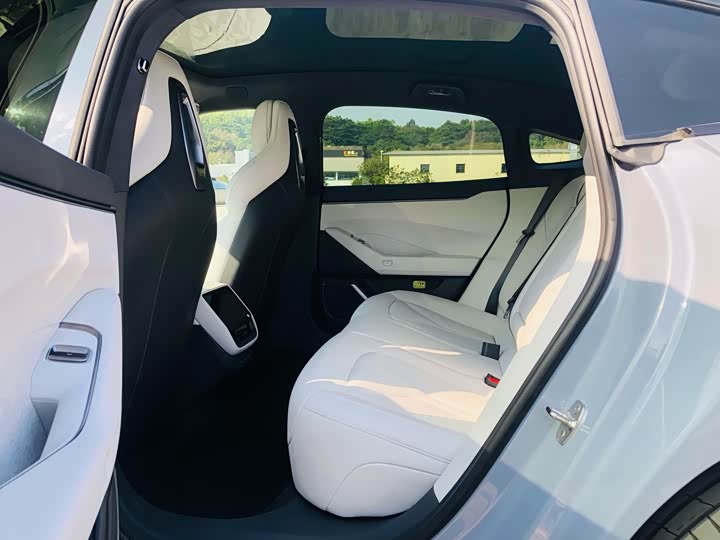 Фото 9 - XPeng P7