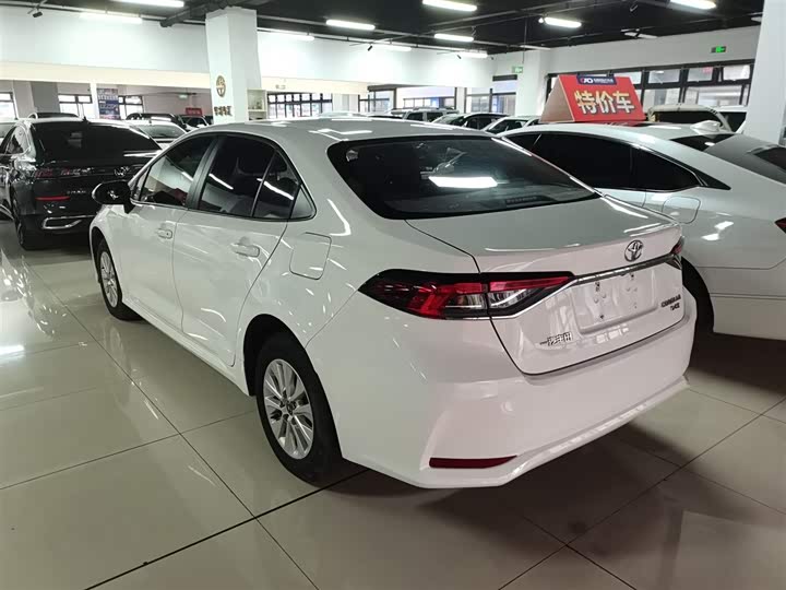 Фото 5 - Toyota Corolla