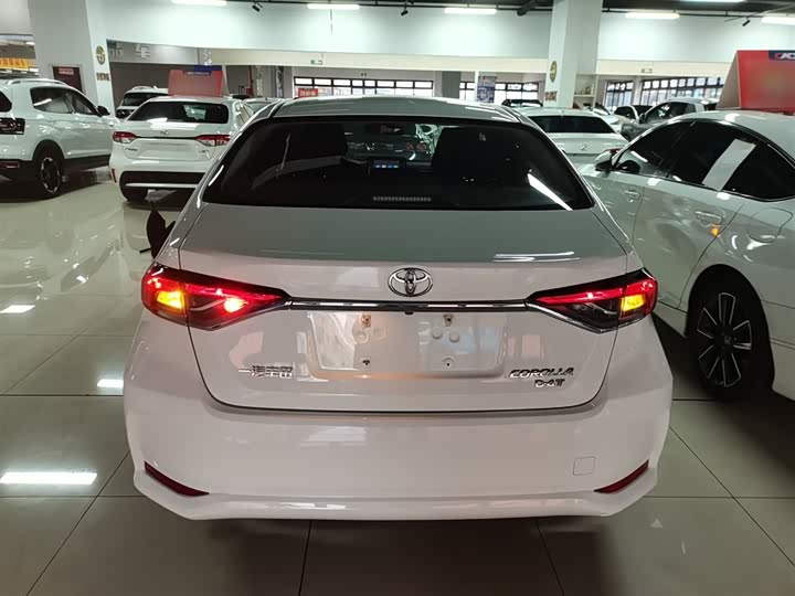 Фото 6 - Toyota Corolla