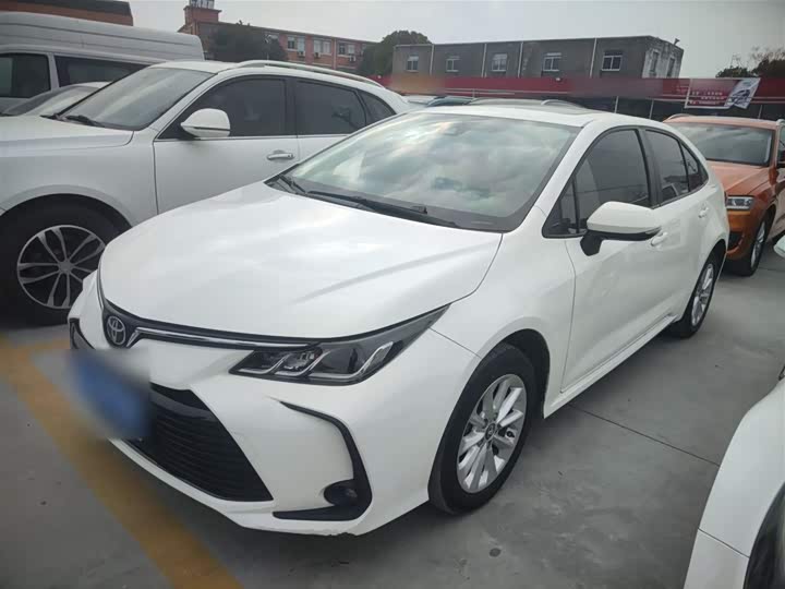 Фото 2 - Toyota Corolla