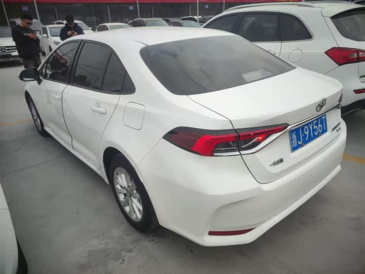 Фото 5 - Toyota Corolla