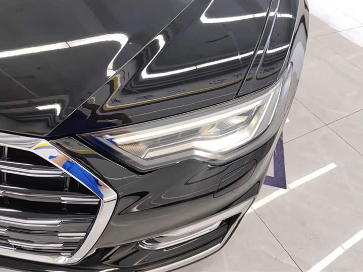 Фото 5 - Audi A6L