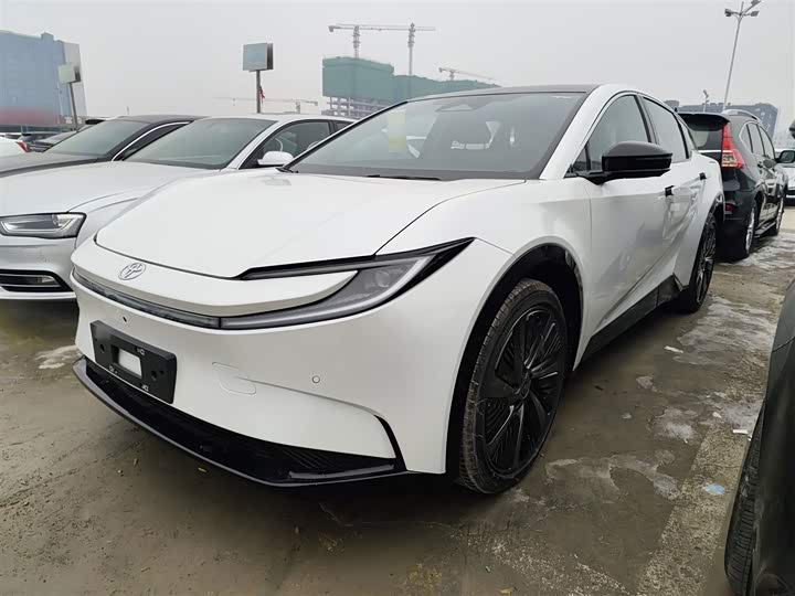 Фото 1 - Toyota bZ5