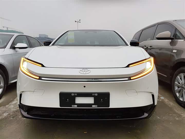 Фото 3 - Toyota bZ5