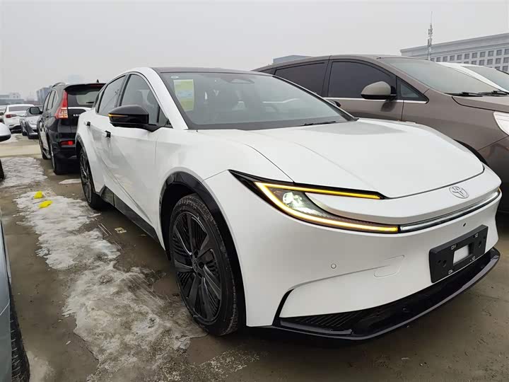 Фото 4 - Toyota bZ5