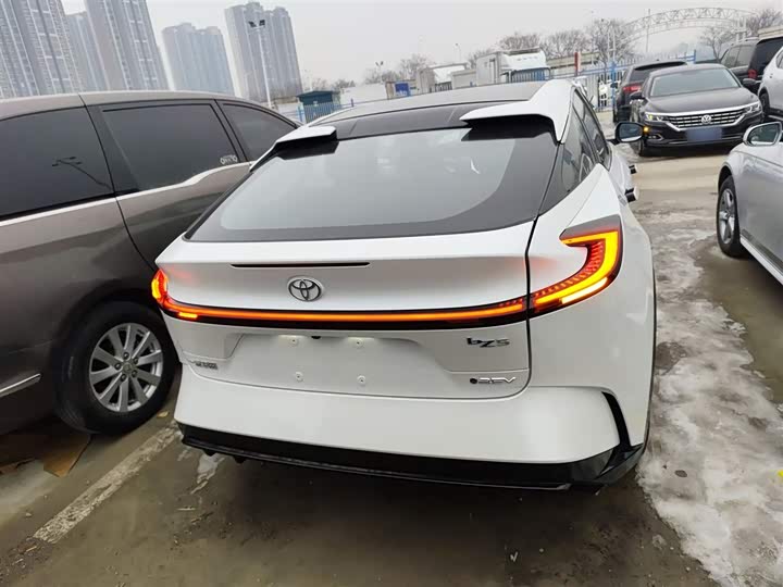 Фото 6 - Toyota bZ5