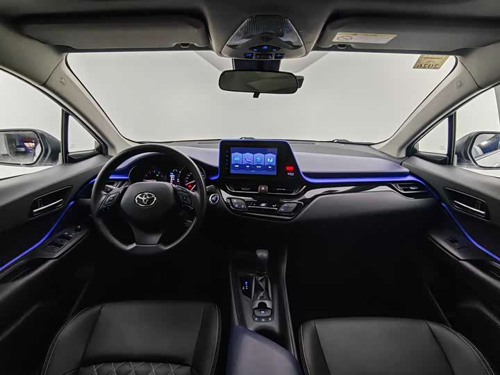 Фото 4 - Toyota C-HR