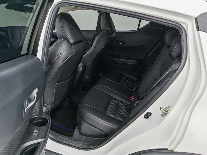 Фото 5 - Toyota C-HR