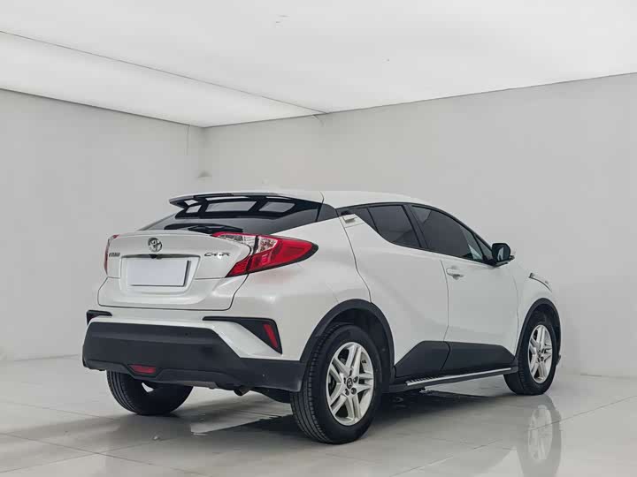Фото 7 - Toyota C-HR