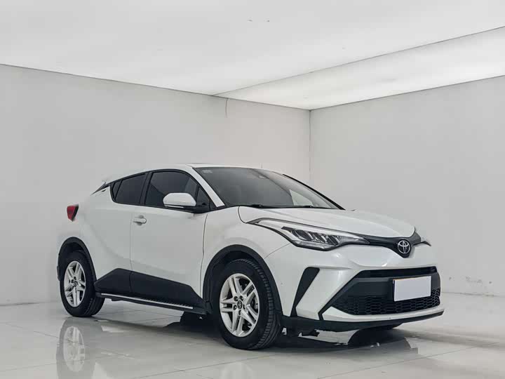 Фото 8 - Toyota C-HR