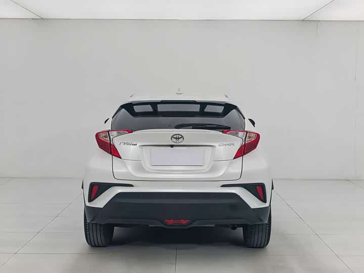 Фото 9 - Toyota C-HR