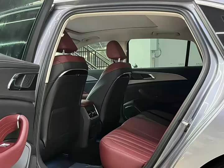 Фото 6 - Hongqi H5