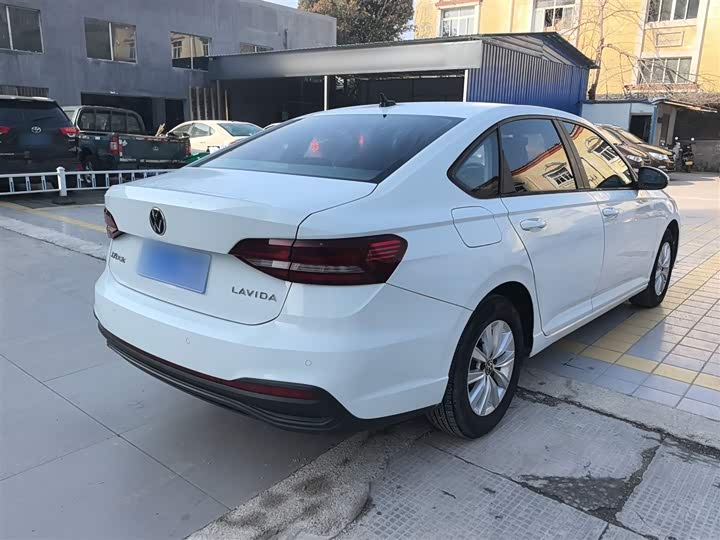 Фото 7 - Volkswagen Lavida