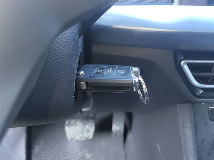 Фото 9 - Volkswagen Lavida