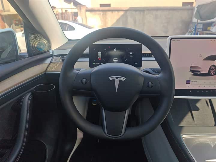Фото 3 - Tesla Model Y