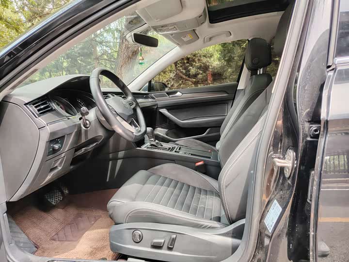 Фото 5 - Volkswagen Magotan