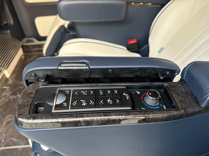 Фото 9 - Mercedes-Benz Vito