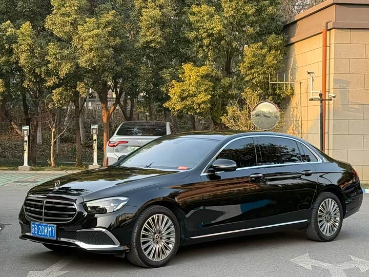 Фото 2 - Mercedes-Benz E-Class