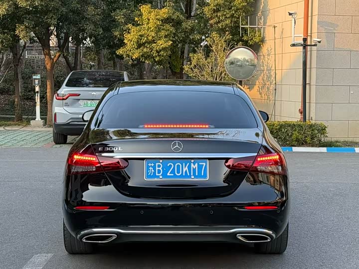 Фото 3 - Mercedes-Benz E-Class