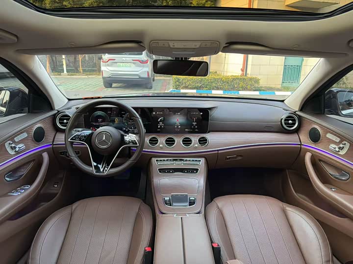 Фото 4 - Mercedes-Benz E-Class