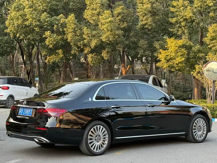 Фото 5 - Mercedes-Benz E-Class