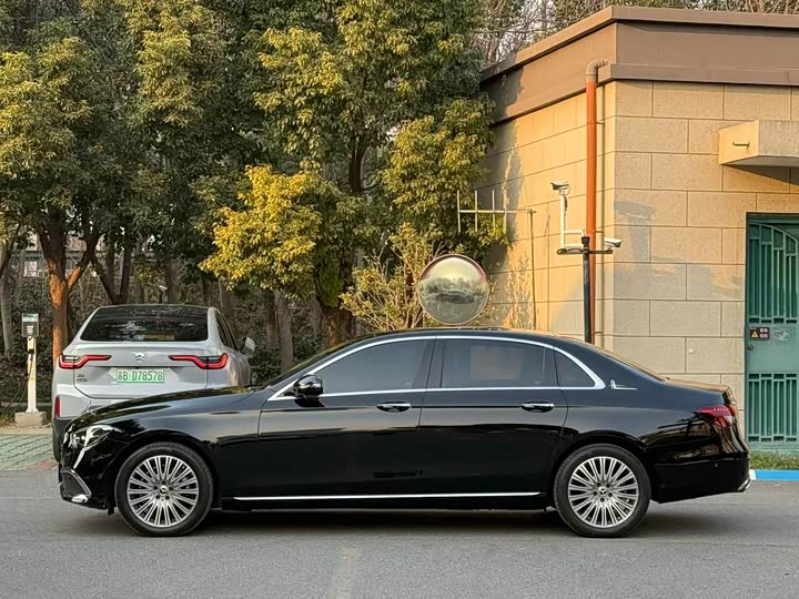 Фото 8 - Mercedes-Benz E-Class