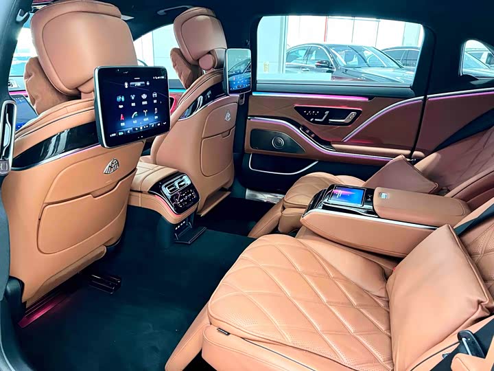 Фото 9 - Mercedes-Benz Maybach S-Class