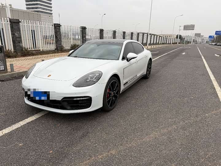 Фото 1 - Porsche Panamera